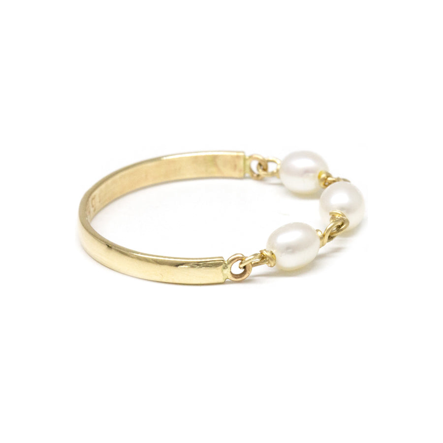 Contrast Petite Pearl Gold Band Ring