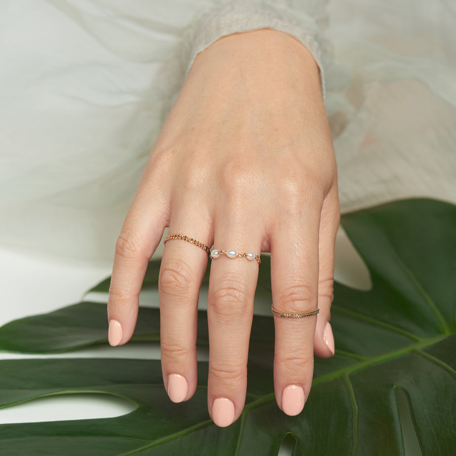 Contrast Petite Pearl Gold Band Ring