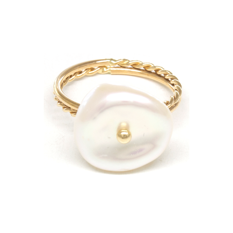 Petal Pearl Double Contrast Band Ring